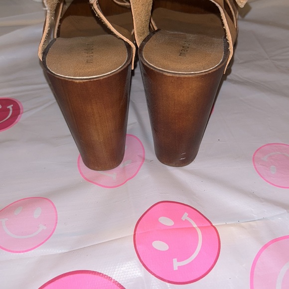 Leather & Wood Look Platforms - Picture 5 of 8